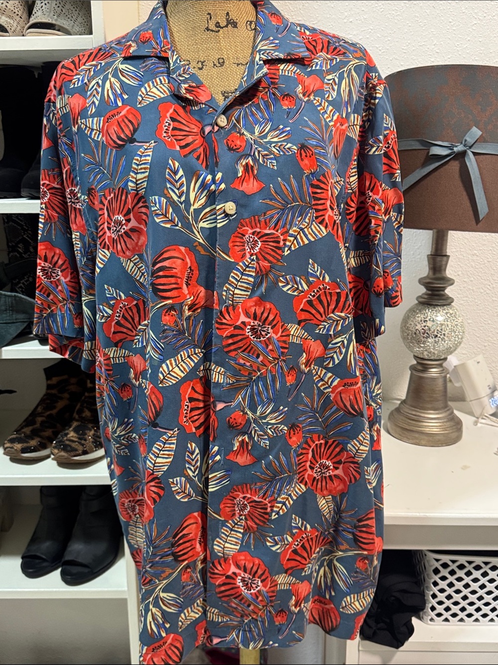 Casual Short Sleeve Button-Down Shirt - Navy with Red Floral